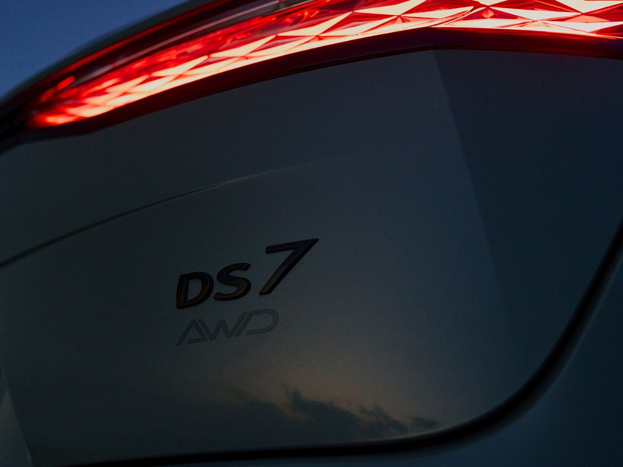 DS 7 E-TENSE 4x4 360 La Première - wnętrze wykończone skórą Nappa